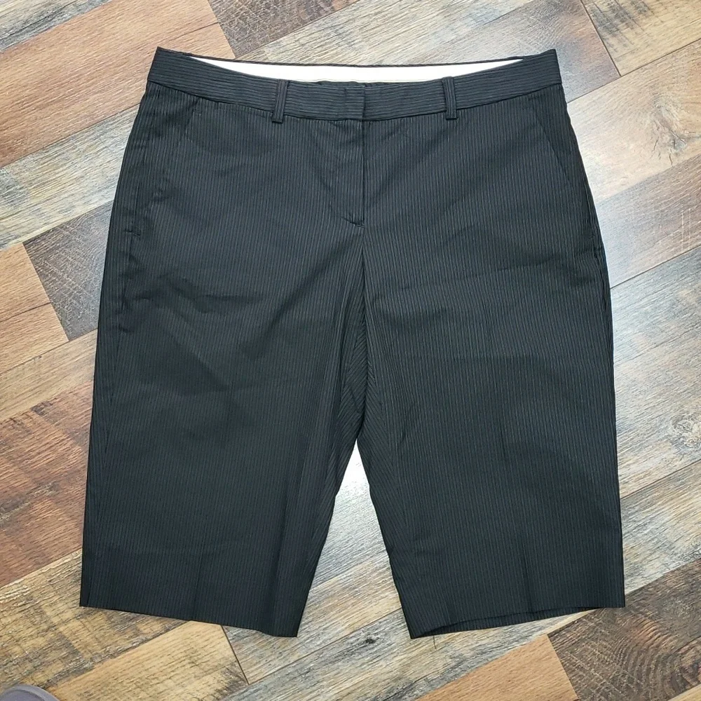 Vintage Theory Black Pinstripe Bermuda Length Dress Shorts, Size 8